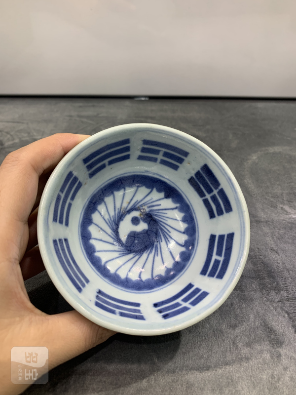 清雍正外粉青釉内青花太极八卦纹杯 - 图6